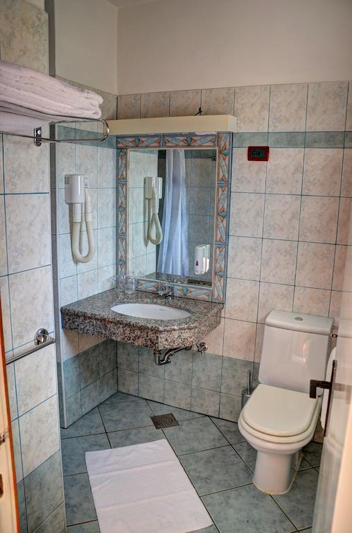 Economy Doppel- oder Zweibettzimmer mit Balkon (3 Erwachsene)