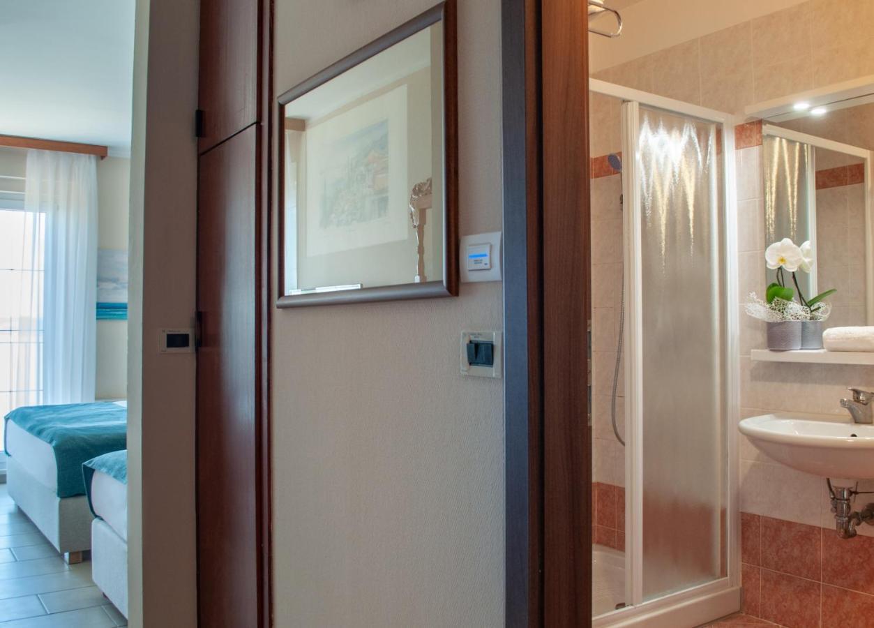 Standard Double or Twin Room with Balcony and Sea View (2 Adults),997891692:JPEG